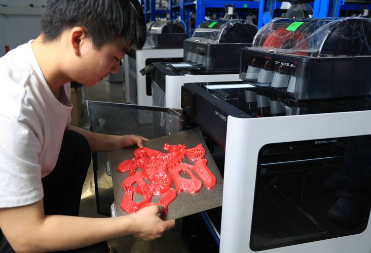 看3d打印机操作员把年味"印"进科技里